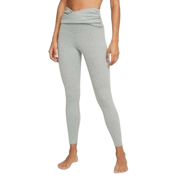 Nike Dri-FIT Women’s Yoga Twist Capri Tights Size M High Rise Polka Dot Training - Picture 1 of 6